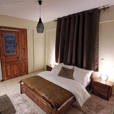 Keramidaki Mini Suites 4 Kalavryta Esterno foto